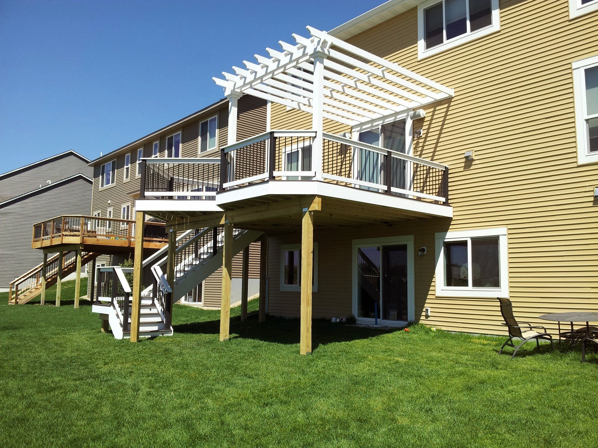 Beautiful tall deck built by Home Visions Carpentry
