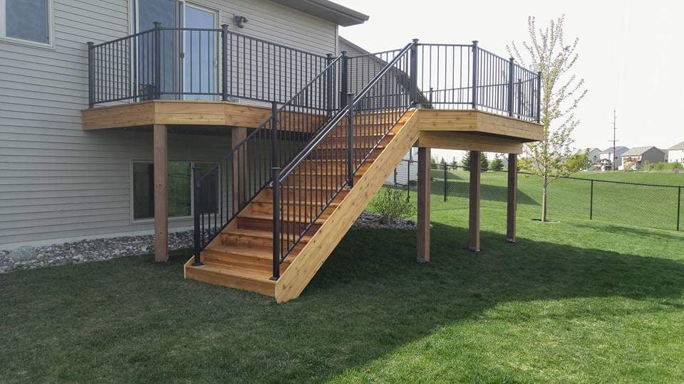 Custom deck built by Home Visions Carpentry